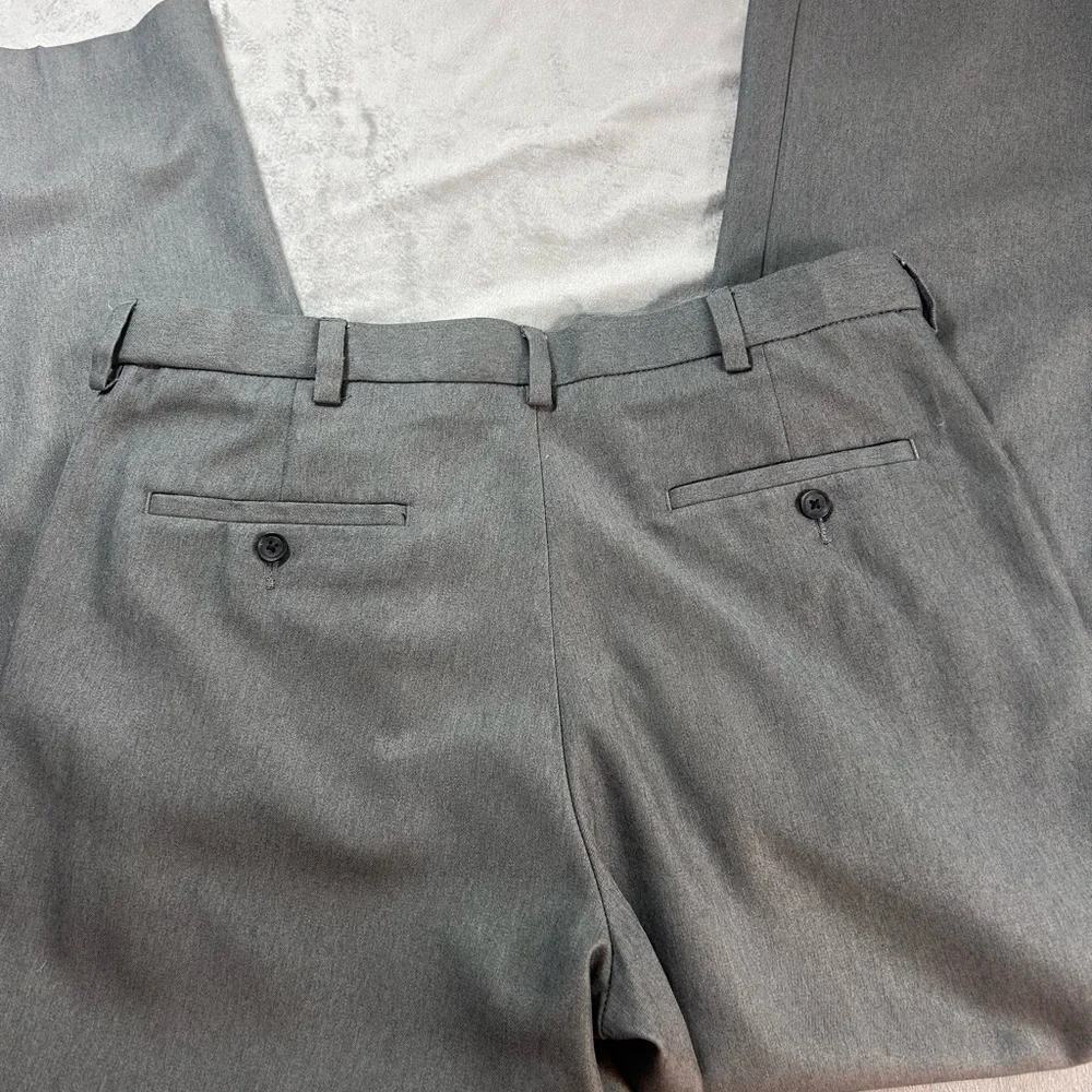 Haggar Men's Classic Fit Cool 18 Grey Dress pants size 34x30